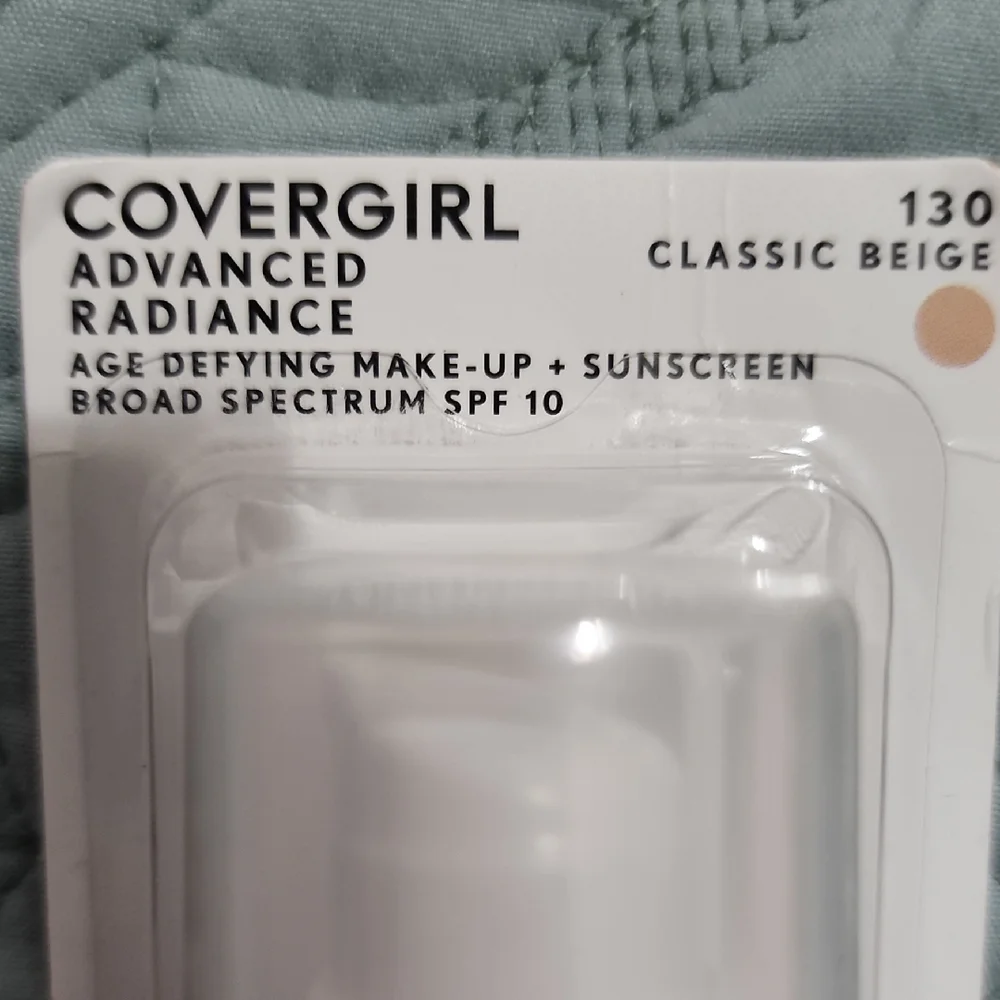 COVERGIRL Cream Foundation Luminous Glow